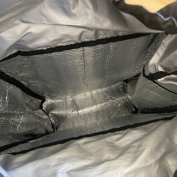 Dean & Deluca Black Insulated Cooler Bag / Tote - 14” x 11.5” x 5.25” - Picture 9 of 9